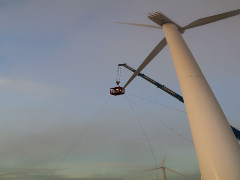 Reparing large wind turbine blades - lighting-damage